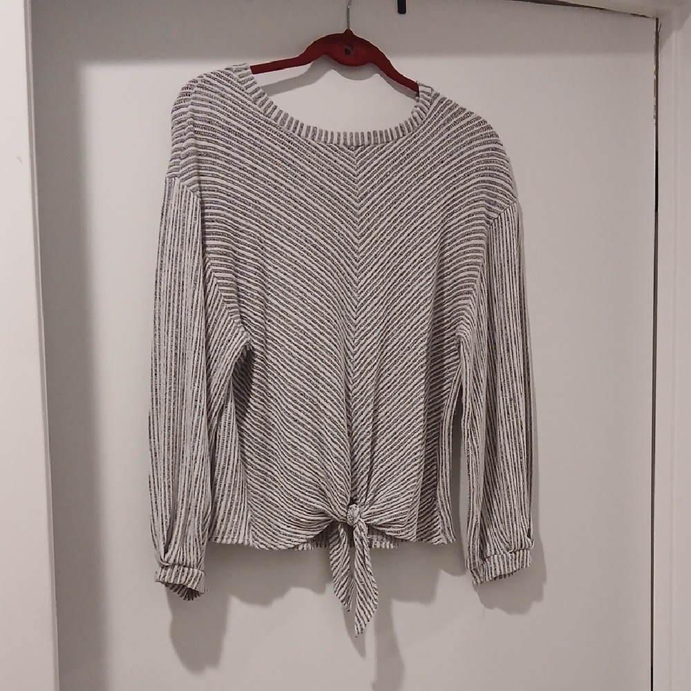 Chic Striped Tie-Front Blouse